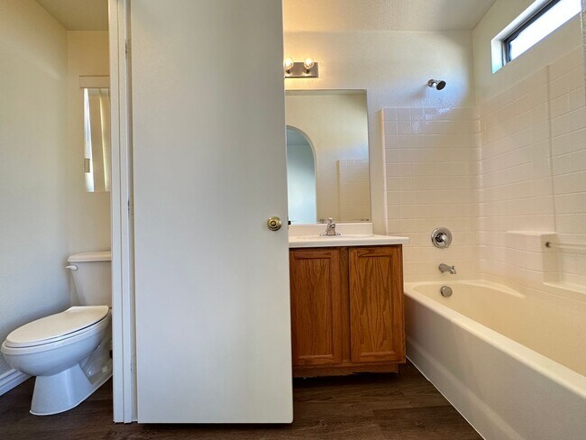 Building Photo - Decatur & Blue Diamond