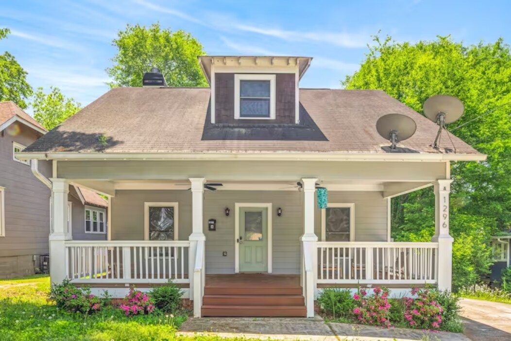 Building Photo - 1296 Sells Ave SW