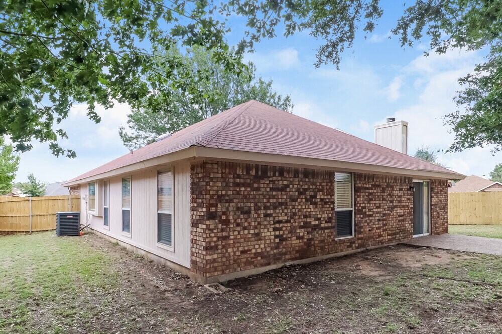 Building Photo - 9008 Willoughby Ct
