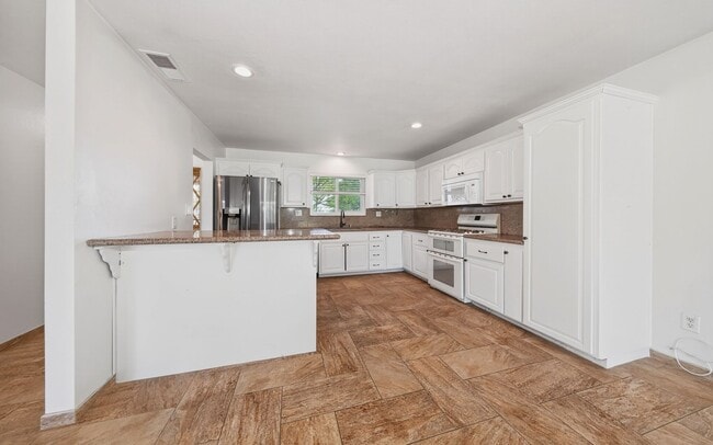 Building Photo - Updated Single-Story Home in South Redlands