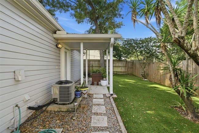 Building Photo - 1408 E Ridgewood St