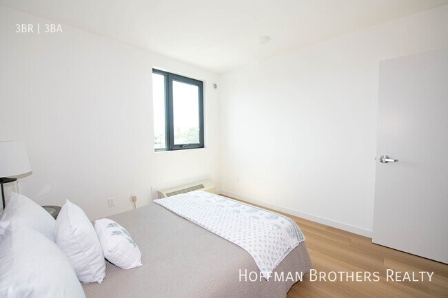 Building Photo - 2853 West Blvd