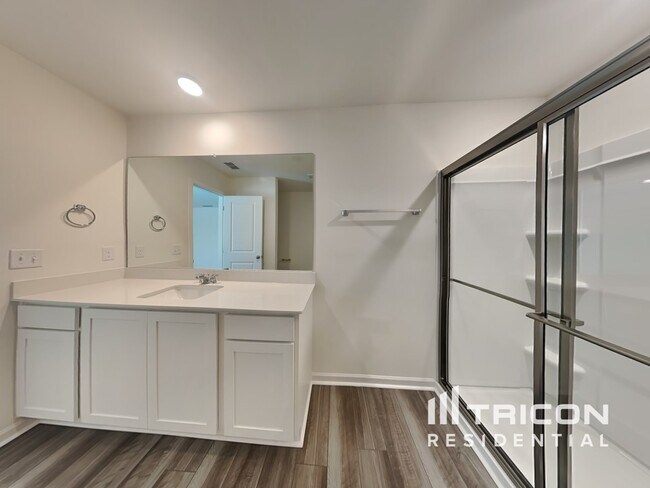 Building Photo - 1056 Large Poppy Dr