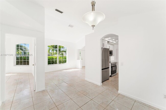 Building Photo - 4657 SW Leeward St