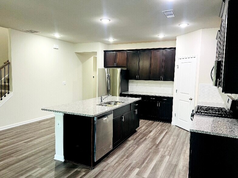 Building Photo - 4829 Dufour Dr