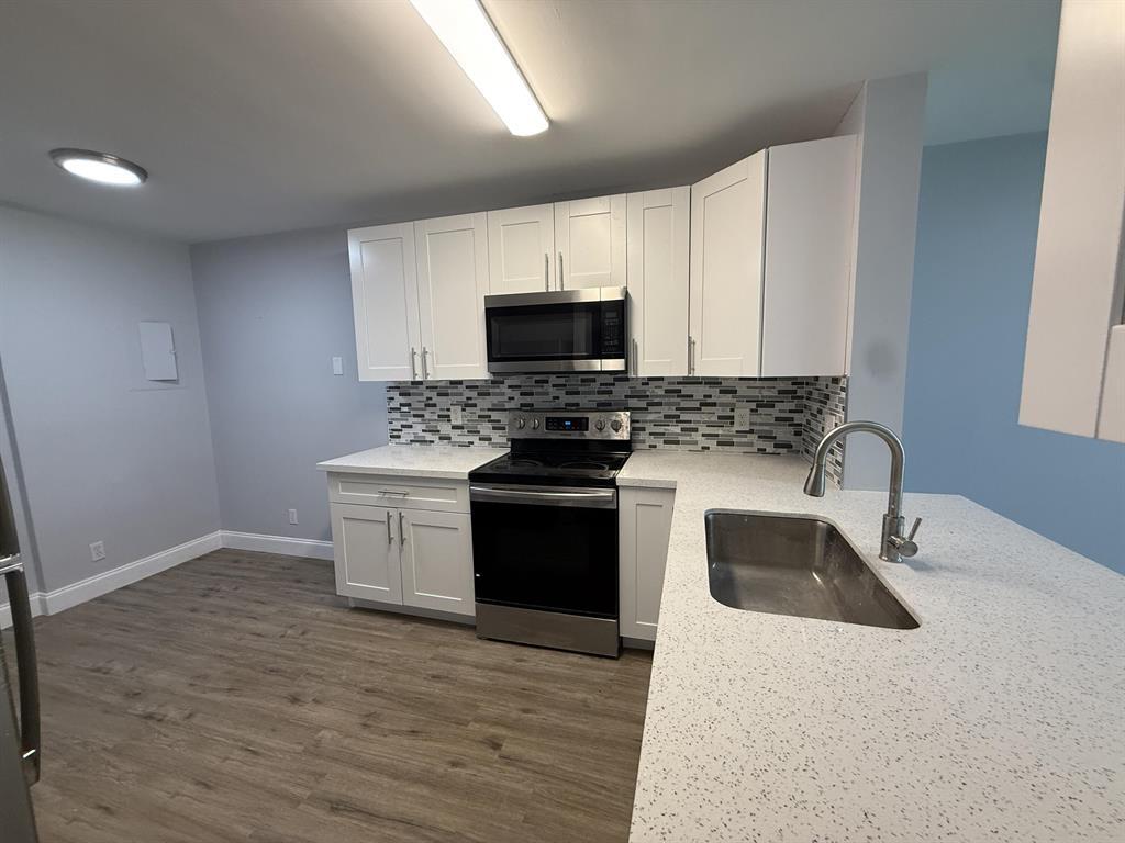 Building Photo - 7355 Woodmont Ter