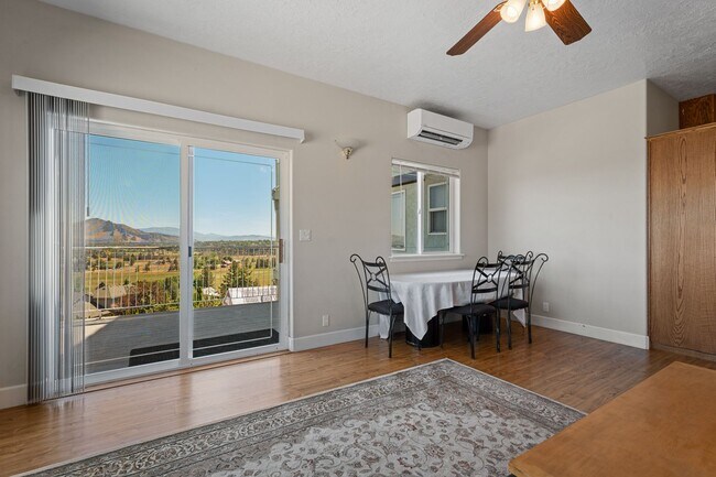 Building Photo - Charming 2 Bedroom ADU with Stunning Smith...