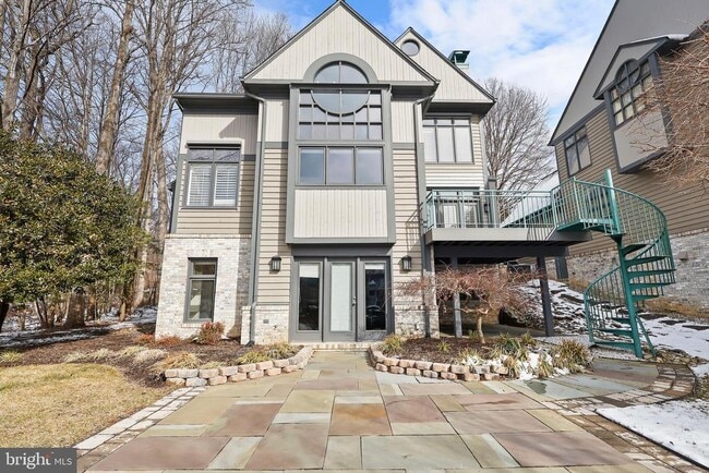 Building Photo - 1460 Waterfront Rd