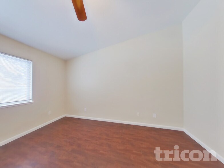 Building Photo - 600 Blue Skies Dr