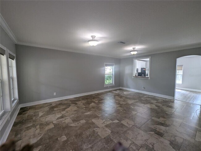Building Photo - 6202 Gannetdale Dr
