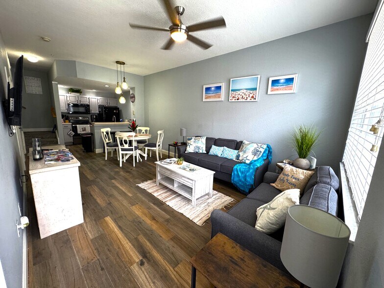 Building Photo - 4011 Venetian Bay Dr