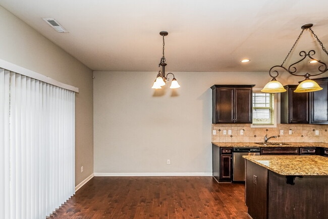 Building Photo - 246 Verrazano Pl