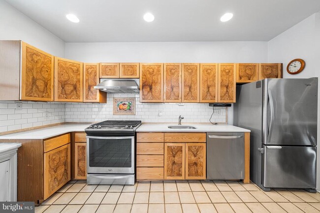 Building Photo - 705 S Warnock St