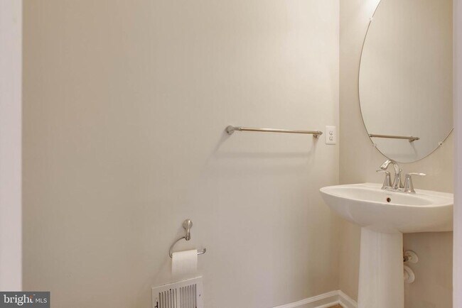 Building Photo - 1919 Beckman Ter