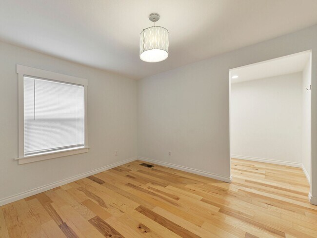 Building Photo - Fully Remodeled - 3 Bed/2 Bath with AC -  South Seattle - Boeing Field