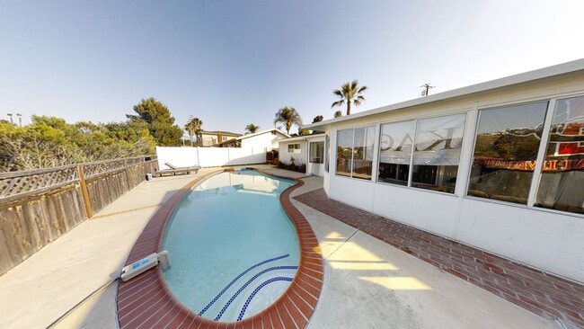 Building Photo - 8 BED/ 4 BATH with a POOL and Views!