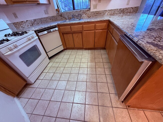 Building Photo - Ranch Bernardo Guest House 1br 1 bath granite kitchen $2250 For Lease