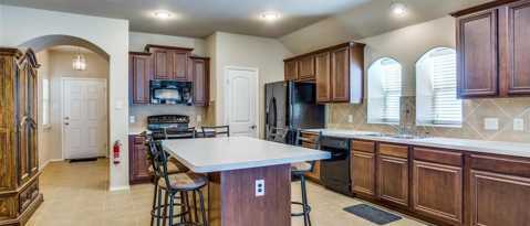 Building Photo - 9012 Waterman Dr