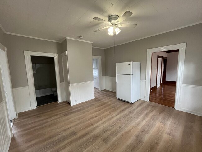 Building Photo - 262 Walnut St