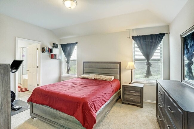 Building Photo - 5687 Heron Dr