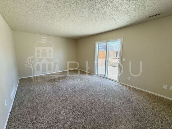 Building Photo - 850 Marshall Dr