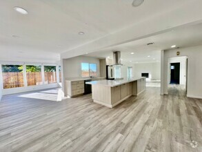 Building Photo - North Pacific Beach 3 Bedroom 2 Bath One S...