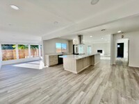 Building Photo - North Pacific Beach 3 Bedroom 2 Bath One S...