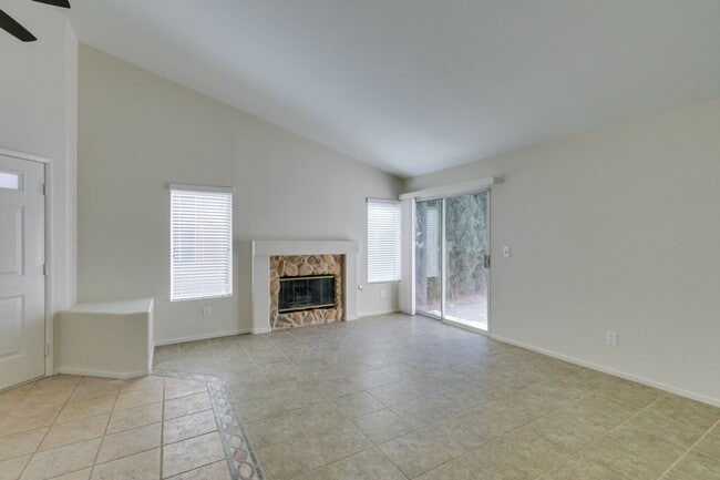 Building Photo - Cozy 3 bedroom single story house in Green Valley