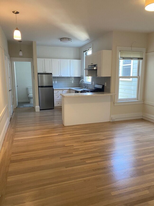 Building Photo - 3988