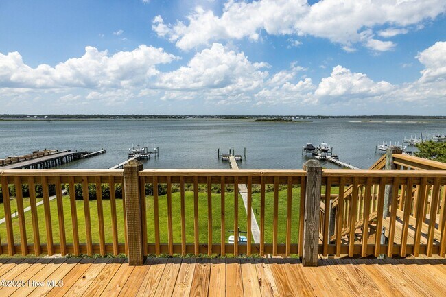 Building Photo - 8632 Sound Dr