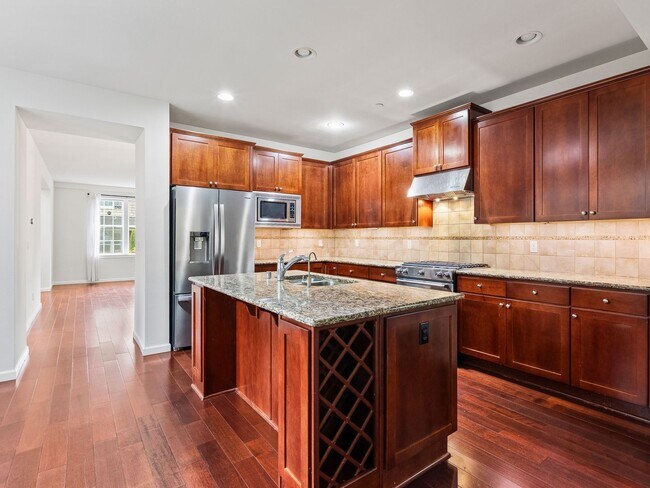Building Photo - Spacious 4Bd Redmond Home