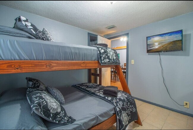 Building Photo - 1735 Grayson Dr