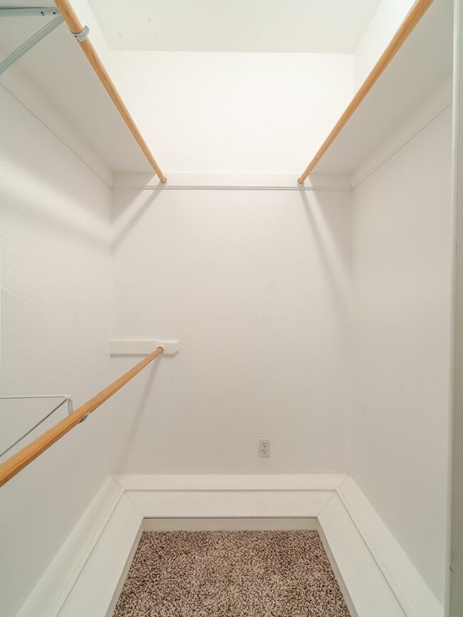 Building Photo - 13 Bobwith Ln
