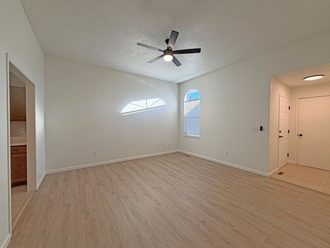 Building Photo - 4835/4837 S Glenn Duplex