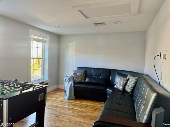 Building Photo - 229 Monroe St