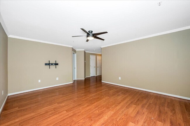 Building Photo - 2501 Hemingway Dr