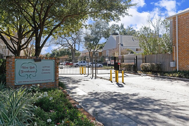 Building Photo - 1617 W Sam Houston Pkwy S