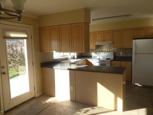 Building Photo - 3 Bed, 2.5 Bath Kalispell Townhome