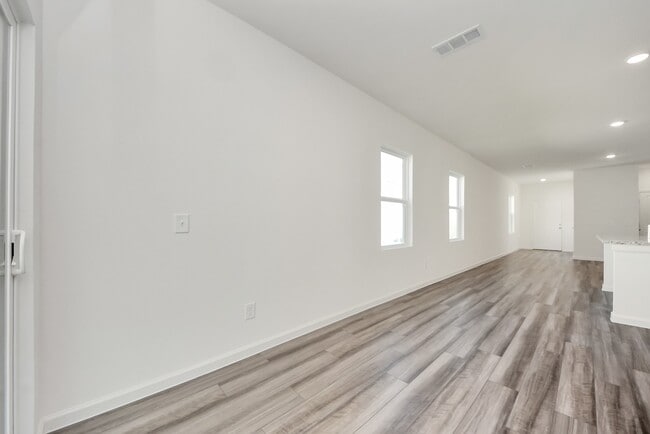 Building Photo - 31035 Gayle Prairie Oaks St