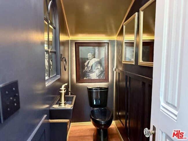 Building Photo - 370 Main St