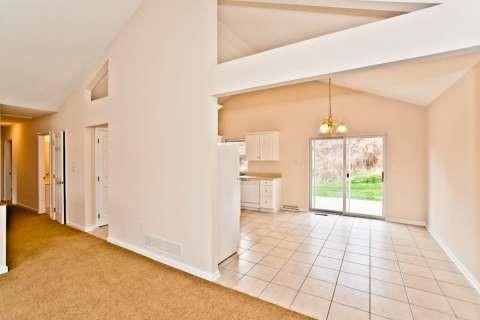 Building Photo - 221 Cottonwood Ln