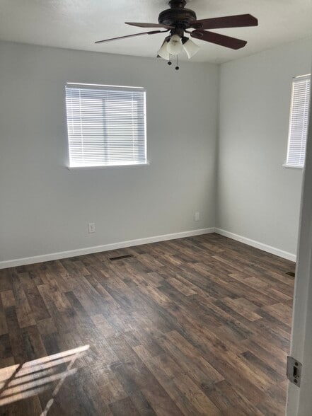 Building Photo - 3109 N Sunset Ave