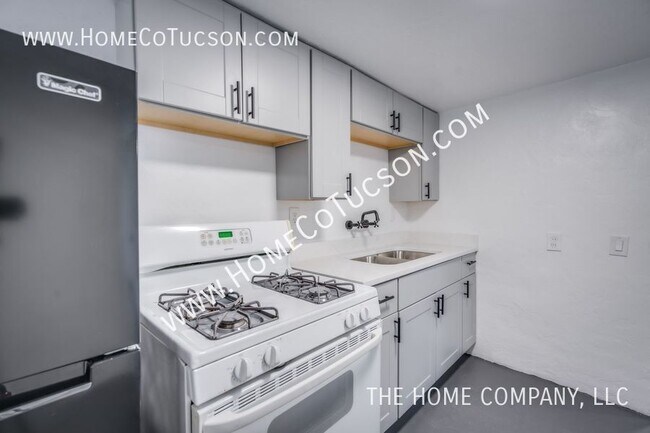 Building Photo - 940 E Florita St