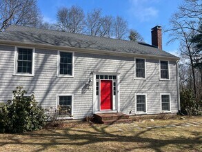 Building Photo - Great 3 Br / 2 Ba Split Level Home in Sandwich