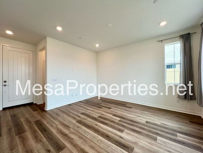 Building Photo - 5044 E Ferguson Privado