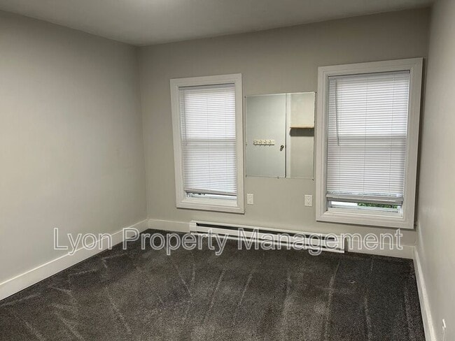 Building Photo - 27 Lamphear St