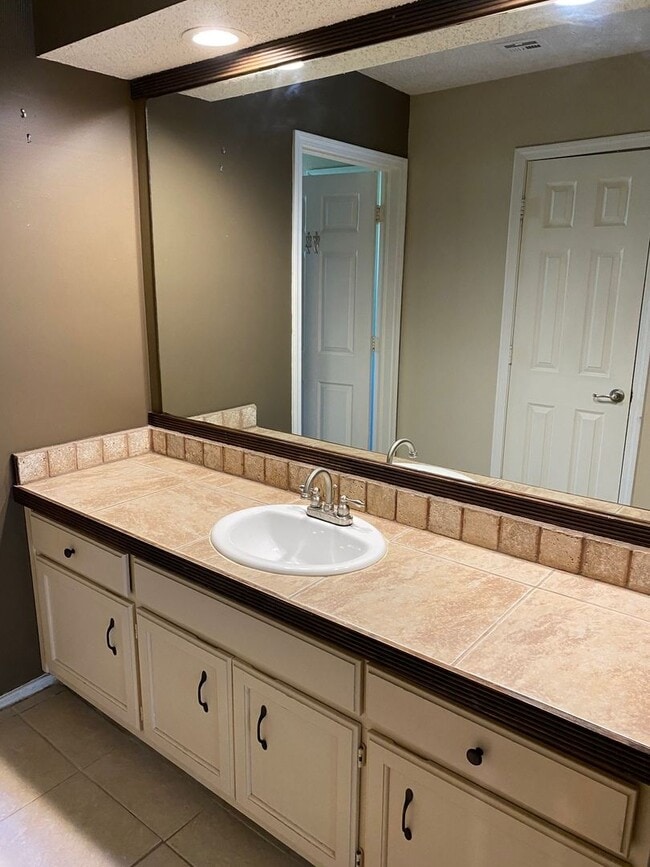 Building Photo - Darling Gathering Place Brookside Townhouse - Gated Community - 1 bedroom 1.5 bath, Small Fenced ...