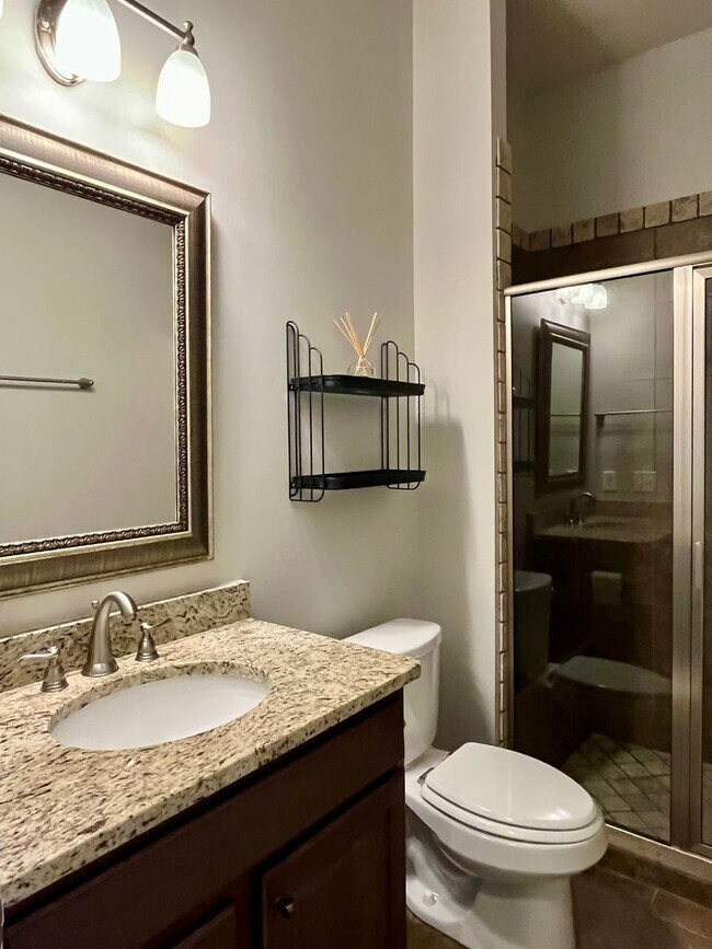Building Photo - Deer Creek - 4BR/ 2 story/ 2500+SQFT