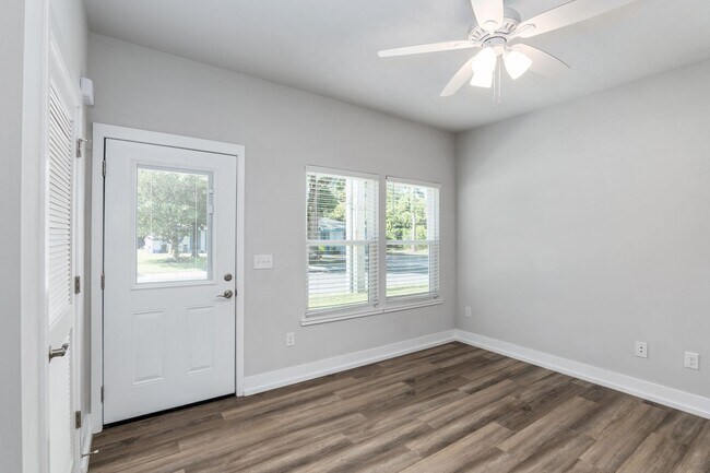 Building Photo - Stunning Brand-New 3-Bedroom, 3-Bathroom H...