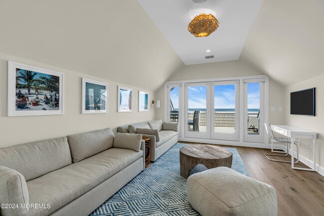 Building Photo - 3574 Ocean Terrace